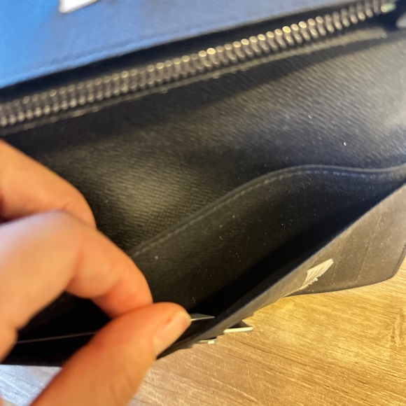 authentic LV men wallet - Picture 4 of 5